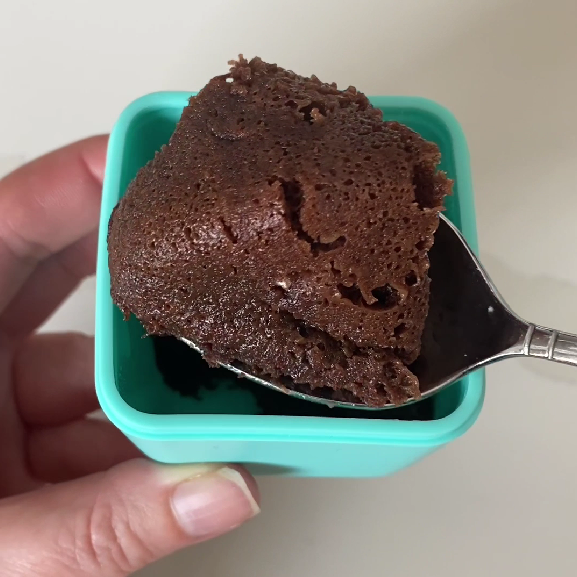 Chocolate Lunchbox Cake: Using Omie Dip Containers